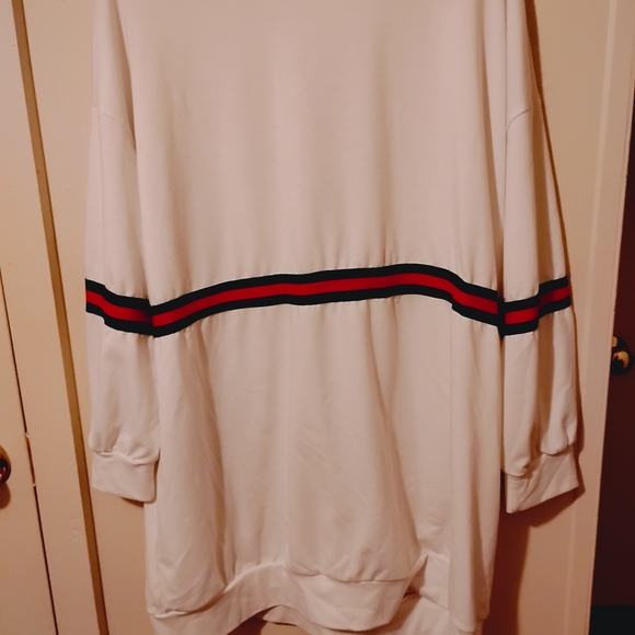 Tops - Stylish White Long Sleeve Top with Bold Stripe